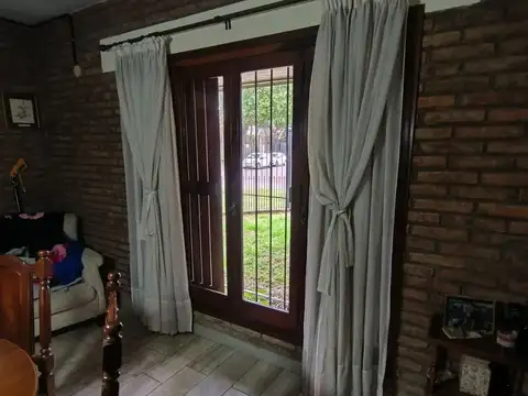 Excelente Casa Impecable estado c/cocheras Esquina