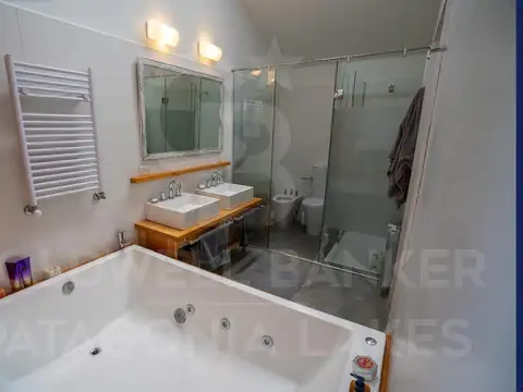 ALQUILER TURÍSTICO - Casa categoria impresionante vista al lago en barrio cerrado Villa la Angostura