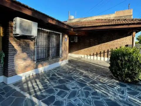 Chalet 4 ambientes desarrollado en una planta