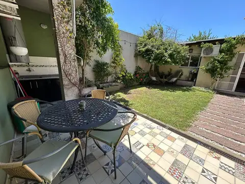 Casa 5 ambientes en venta en Merlo con pileta.