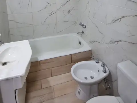 Hermoso y amplio dto de 2 ambientes al frente con balcón