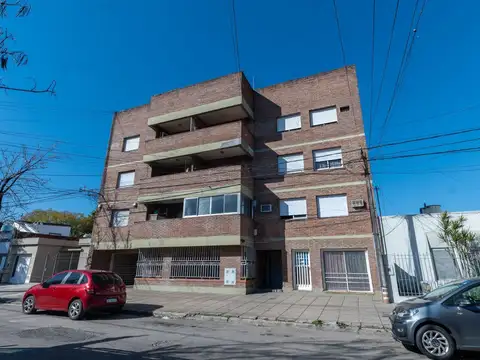Venta Dpto 3 dorm 2do piso por escalera