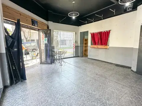 H. Yrigoyen al 3900 esquina Alem