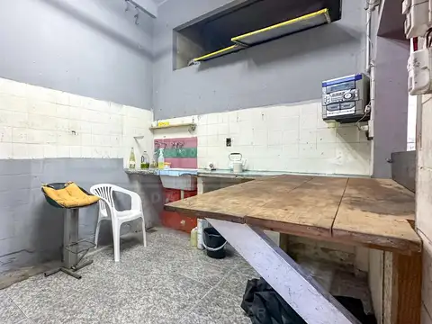 H. Yrigoyen al 3900 esquina Alem
