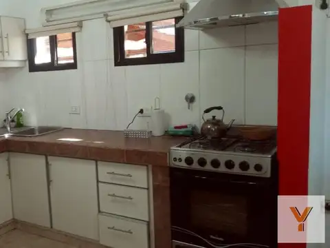 Oficina 12 ambientes con 4 baños