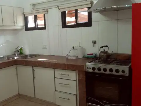 Oficina 12 ambientes con 4 baños