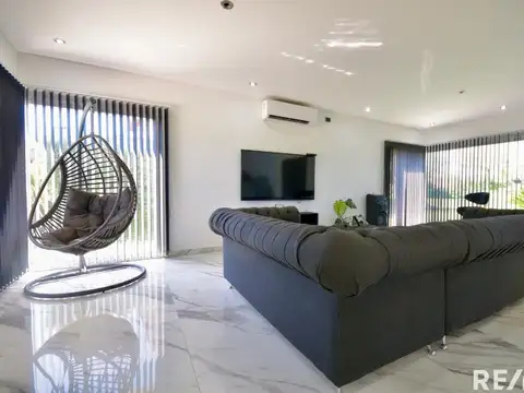 Casa 4 ambientes con 2 baños