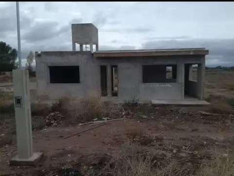 venta de  terreno con obra gris avanzada.