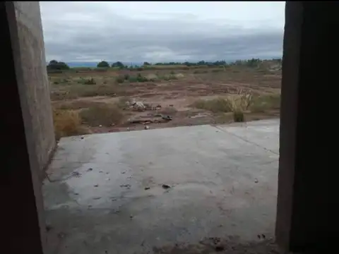venta de  terreno con obra gris avanzada.