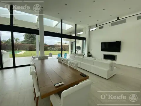 Casa 6 ambientes con 4 baños