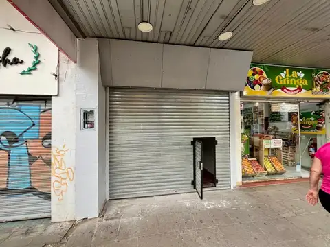 Excelente local comercial a 150 mts de la Estacion Castelar
