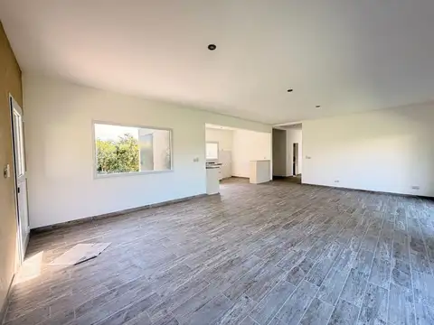 Casa a la venta en Los Arces en una planta. No se acepta credito hipotecario.