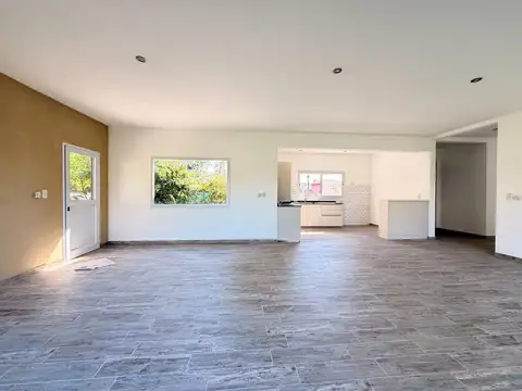 Casa 4 ambientes con 2 baños