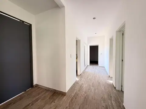 Casa a la venta en Los Arces en una planta. No se acepta credito hipotecario.