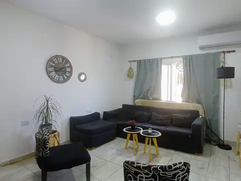Casa 3 dorm c/cochera y patio -Remodelada a nuevo!