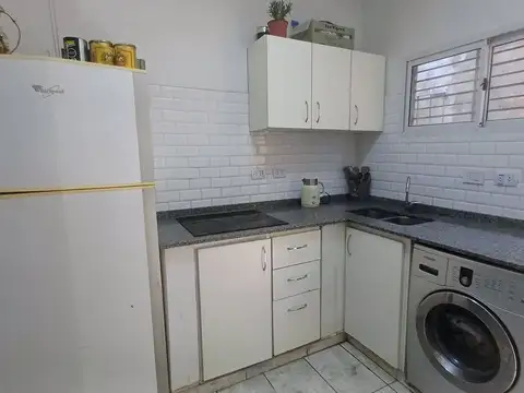 Casa 3 dorm c/cochera y patio -Remodelada a nuevo!