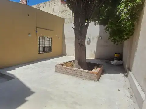 Casa 5 ambientes con 1 baño