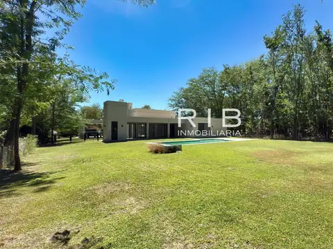 Casa en Venta con 4 cocheras