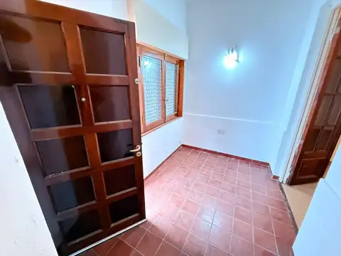 Casa en Alquiler en Castelar, $ 690.000