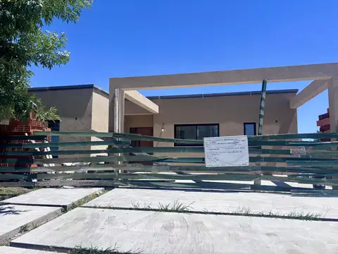 Casa 5 ambientes con 2 baños
