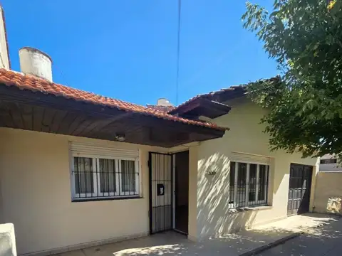 Chalet a la venta de tres ambientes.