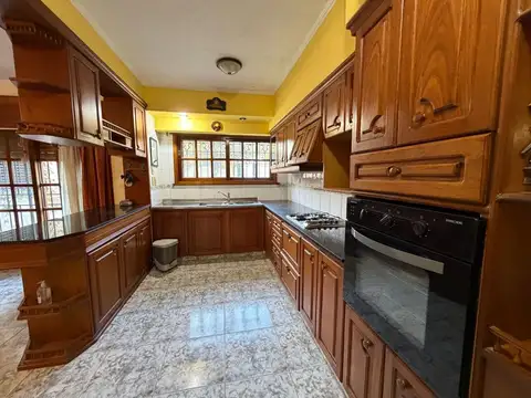 Casa en Venta con 3 cocheras