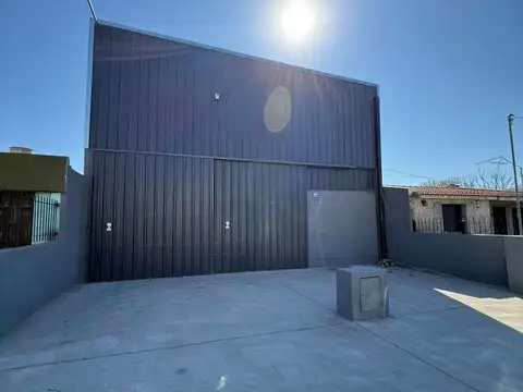 Galpon a estrenar sobre ruta E-55 La Calera 