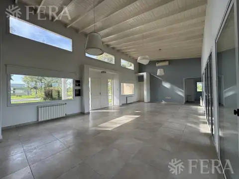 Casa 4 ambientes con 3 baños