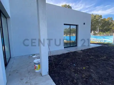 Casa en Venta en Pilar del Este - Santa Lucia, USD 210.000