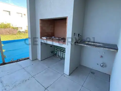 Casa en Venta con 3 cocheras