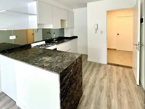 San Juan y Paraguay - Amplio Dpto de 1 Dormitorio.