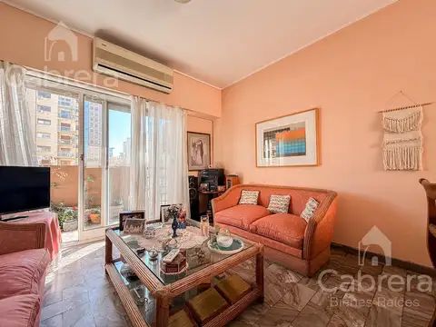 Venta departamento 2 dormitorios, balcon y cochera cubierta. La Plata