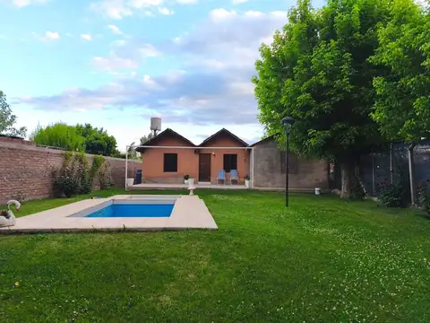 CASA + PISCINA + SALON COM Y OFIC. LAS COMPUERTAS.