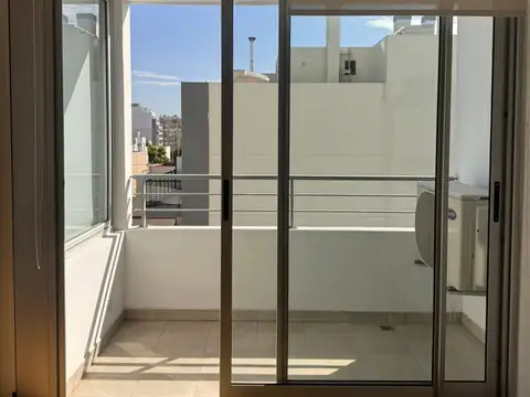 Monoambiente dividido muy luminoso piso alto