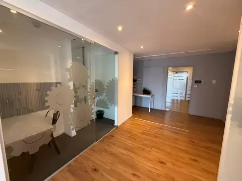 Oficina en Alquiler con 1 cochera