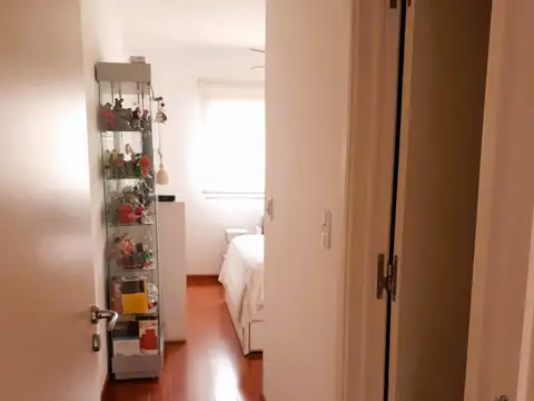 Tacuarí 600, Piso 1