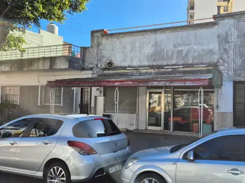 LOCAL CON VIVIENDA (A MTS DE SEGUROLA) A RECICLAR