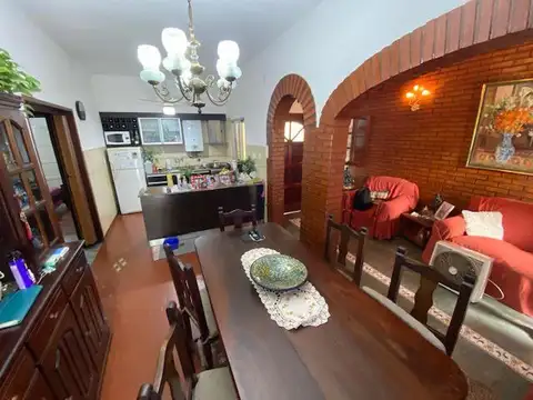 Casa en Venta con 3 cocheras