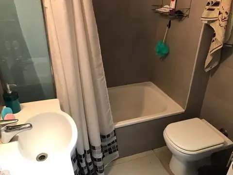 Venta de 2 ambientes con coch en San Cristóbal apto. crédito