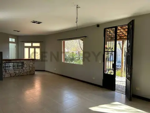 Casa 5 ambientes con 2 baños