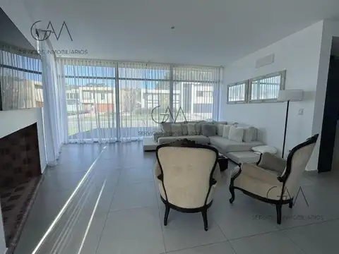 Casa 4 ambientes con 4 baños