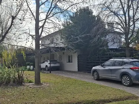 Casa en Venta con 3 cocheras