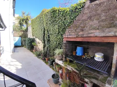 VENTA CHALET EN DOS PLANTAS / PATIO / PARRILLA / GARAGE — OLIVOS