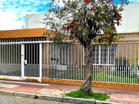 Venta CASA Versalles 4 amb Garage – Patio – Jardín