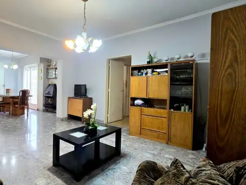 Venta CASA Versalles 4 amb Garage – Patio – Jardín
