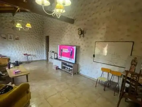 Casa 5 ambientes con 2 baños