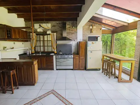 Casa 3 ambientes con 2 baños