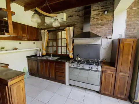 Casa en Venta con 2 cocheras