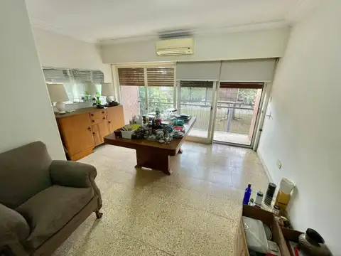 CASA EN VENTA SOBRE Bv SEGUI2 DORMITORIOS Y PATIO