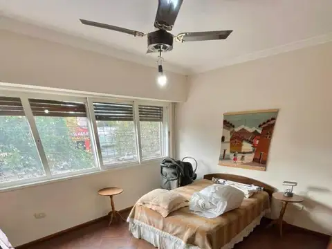 CASA EN VENTA SOBRE Bv SEGUI2 DORMITORIOS Y PATIO